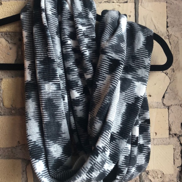 Infinity scarf - Picture 3 of 3